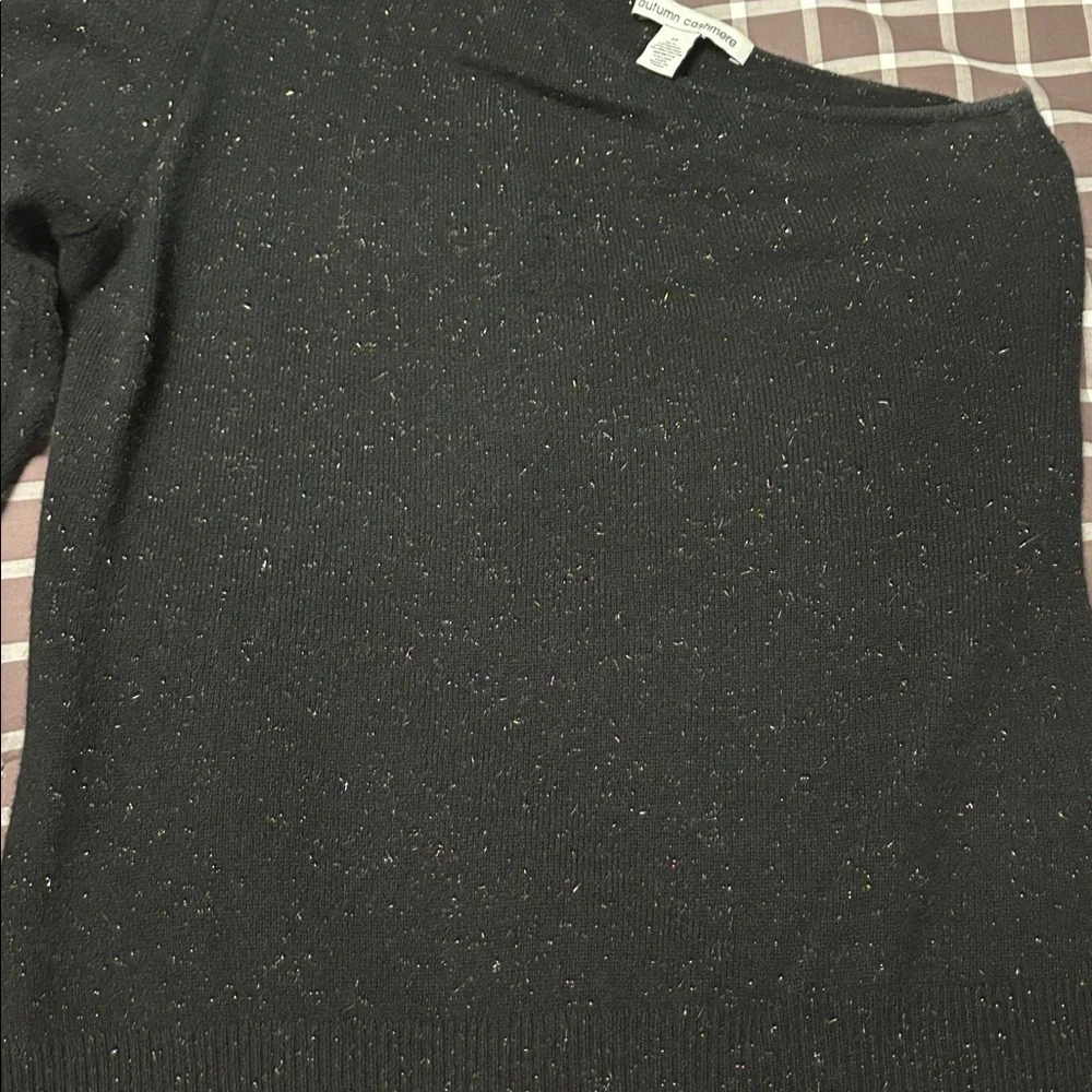 Autumn cashmere 1 shoulder sweater - Picture 2 of 8